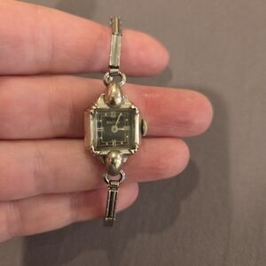 BULOVA VINTAGE NON-FUNCTIONING WOMENS WATCH -  SERIAL # M542432